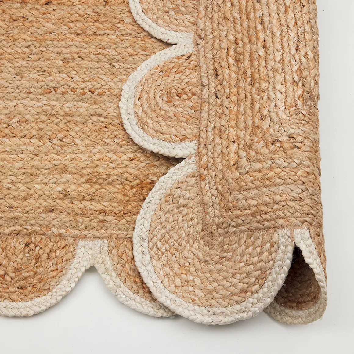 Aria Scalloped Jute Floor Rug