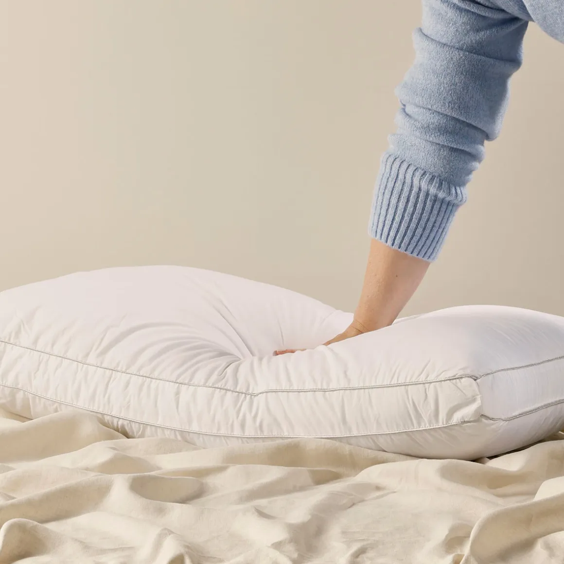 Hotel & Home Superior Microfibre King Size Pillow