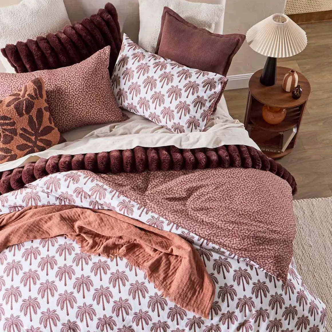 Zuri Palm Reversible Quilt Cover Set